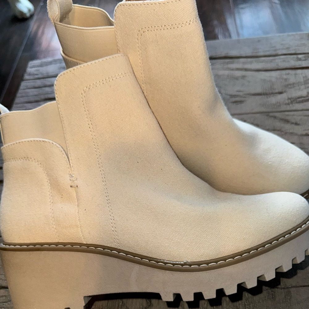 Dolce Vita Rielle womens Ankle Bootie in canvas sz 10